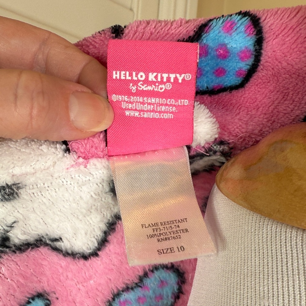 Hello Kitty Robe - Picture 8 of 9